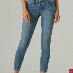 Lucky Brand Lolita Skinny Jeans. Size 10/30. Frayed bottoms
